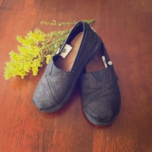 Black Sparkly Toms ❤️